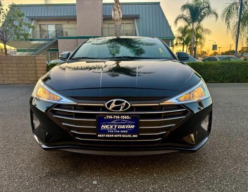 2019 Hyundai ELANTRA SE