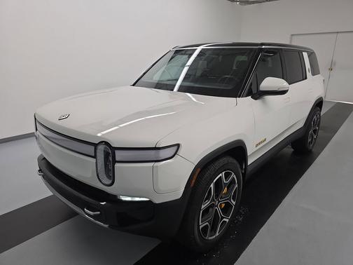 2023 Rivian R1S Adventure