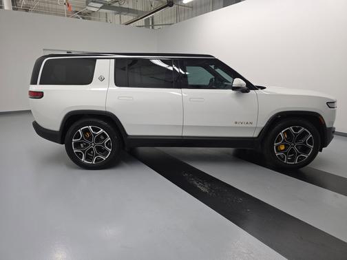 2023 Rivian R1S Adventure