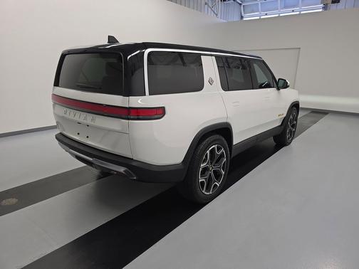 2023 Rivian R1S Adventure