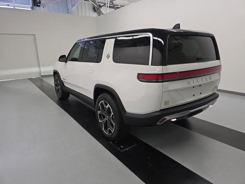 2023 Rivian R1S Adventure