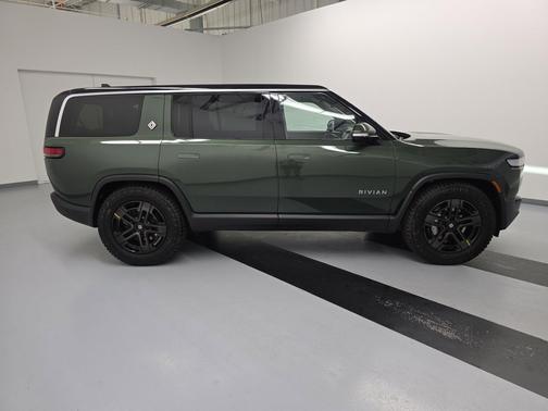 2023 Rivian R1S Adventure Package