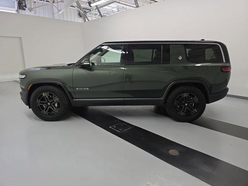 2023 Rivian R1S Adventure Package