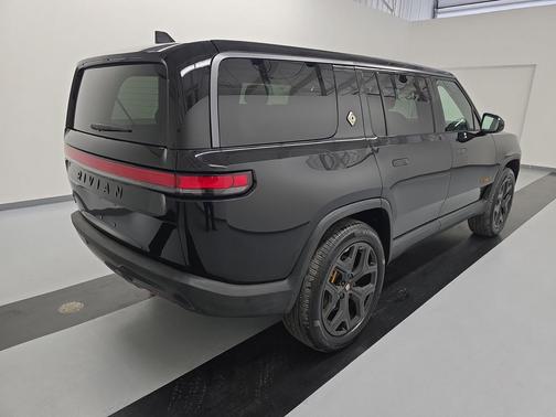 2025 Rivian R1S Ascend Tri Motor Max Pack