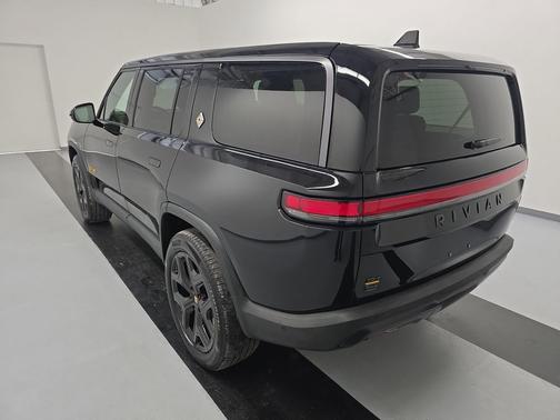 2025 Rivian R1S Ascend Tri Motor Max Pack