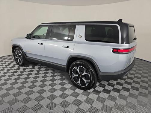 2023 Rivian R1S Adventure Package