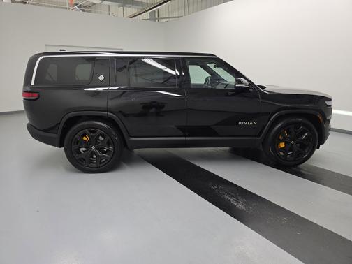 2023 Rivian R1S Adventure