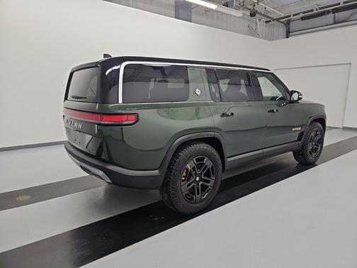 2023 Rivian R1S Adventure