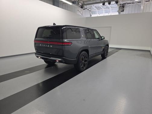 2023 Rivian R1S Adventure