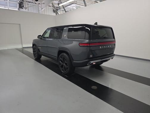 2023 Rivian R1S Adventure