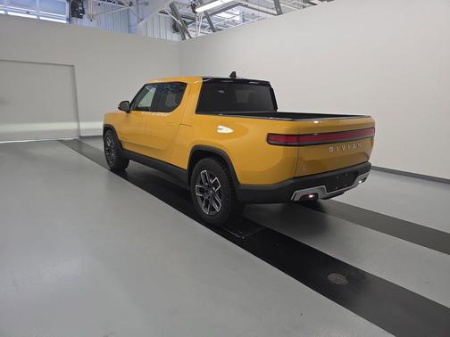 2023 Rivian R1T Adventure Quad Motor Large Pack
