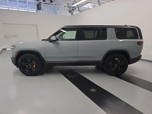 2023 Rivian R1S Adventure