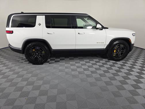 2023 Rivian R1S Adventure