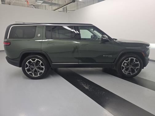 Forest Green paint 2025 Rivian R1S Adventure trim