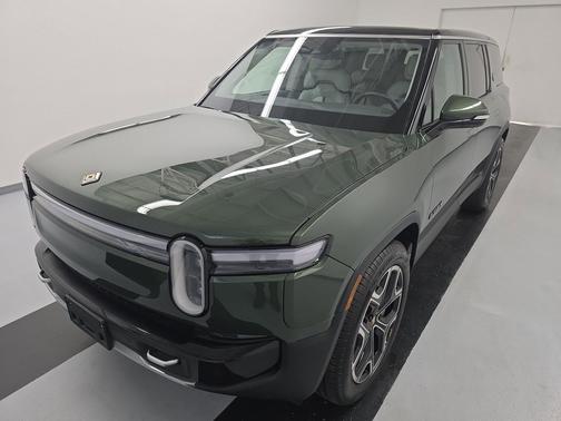 Forest Green paint 2025 Rivian R1S Adventure trim