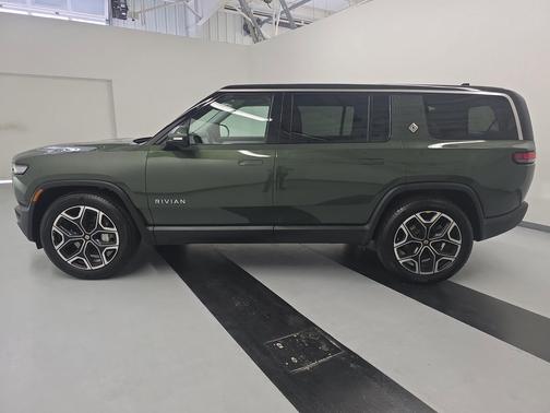 Forest Green paint 2025 Rivian R1S Adventure trim
