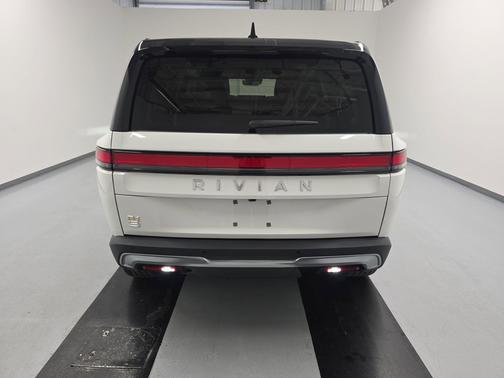 2024 Rivian R1S Adventure Quad Motor Large Pack
