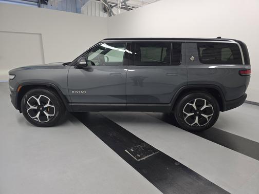 2023 Rivian R1S Adventure