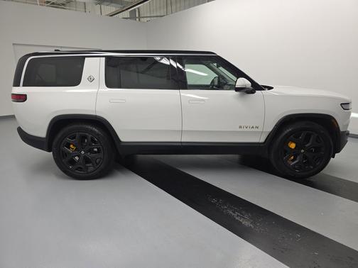 2023 Rivian R1S Adventure