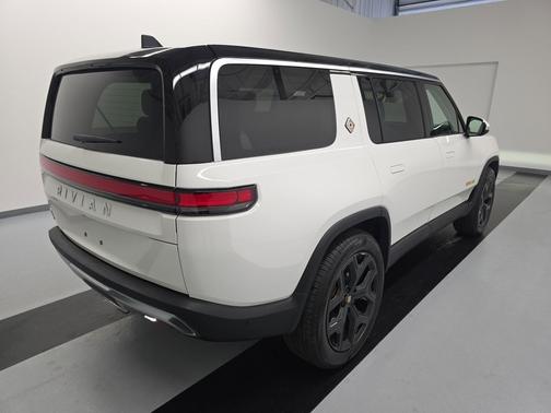 2023 Rivian R1S Adventure
