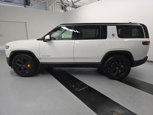 2023 Rivian R1S Adventure