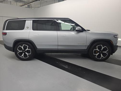 LA Silver 2024 Rivian R1S Adventure Package
