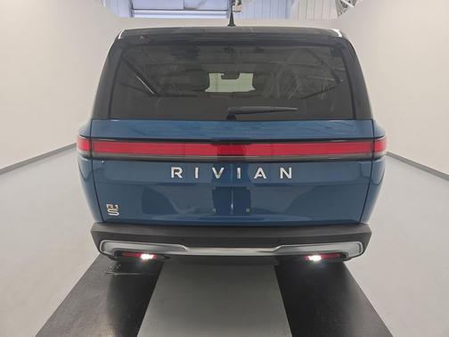 2023 Rivian R1S Adventure