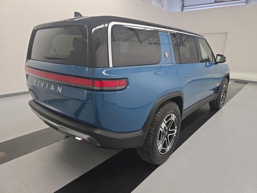 2023 Rivian R1S Adventure