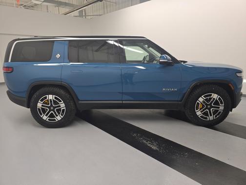 2023 Rivian R1S Adventure
