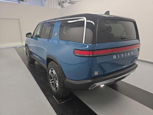 2023 Rivian R1S Adventure