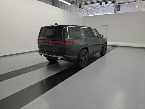 2023 Rivian R1S Adventure Package