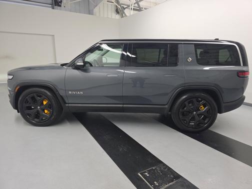 2024 Rivian R1S Adventure Quad Motor Large Pack