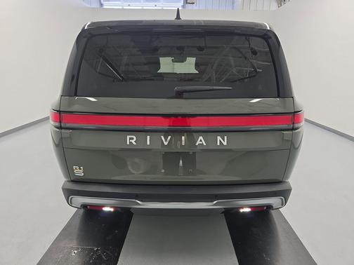 Launch Green 2022 Rivian R1S Launch Edition