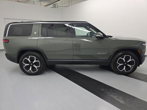 Launch Green 2022 Rivian R1S Launch Edition
