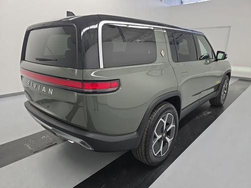 Launch Green 2022 Rivian R1S Launch Edition