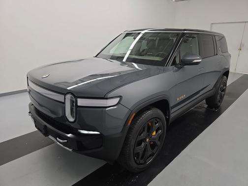 2023 Rivian R1S Adventure