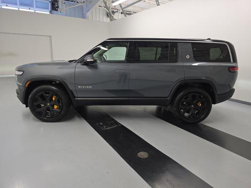 2023 Rivian R1S Adventure