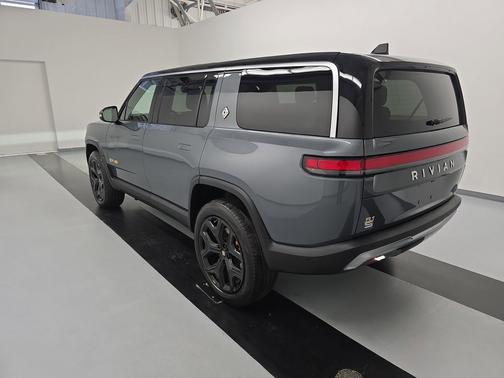 2023 Rivian R1S Adventure