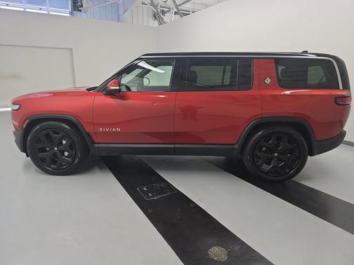2024 Rivian R1S Adventure Package
