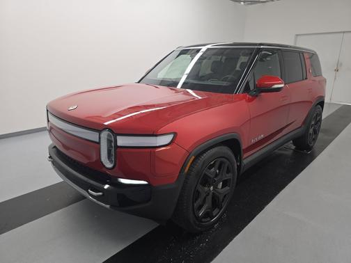 2024 Rivian R1S Adventure Package