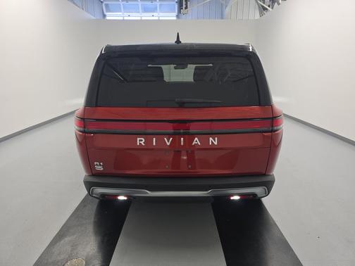 2024 Rivian R1S Adventure Package