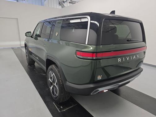 2024 Rivian R1S Adventure Quad Motor Large Pack