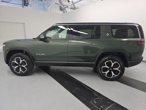 2024 Rivian R1S Adventure Quad Motor Large Pack