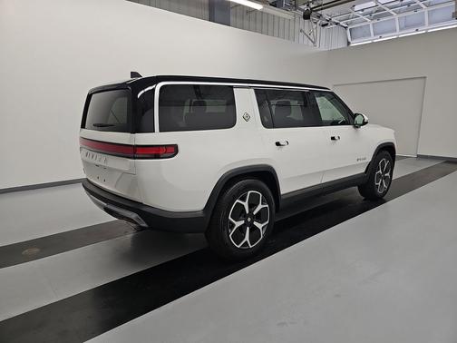 2023 Rivian R1S Adventure Package