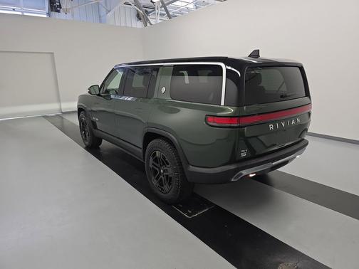 2024 Rivian R1S Adventure Package