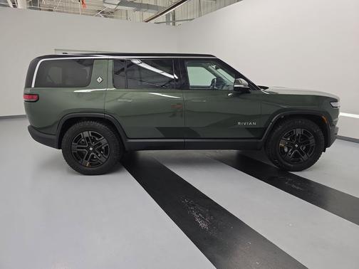 2024 Rivian R1S Adventure Package