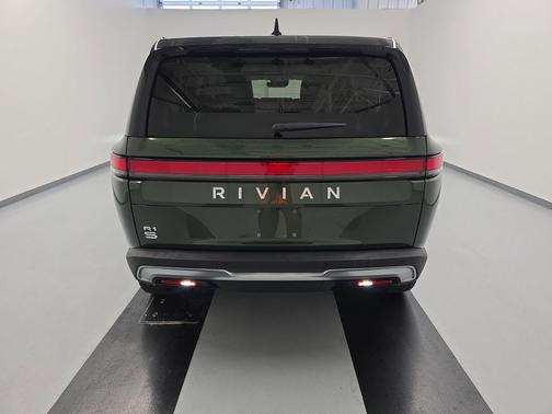 2024 Rivian R1S Adventure Package