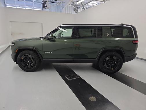 2024 Rivian R1S Adventure Package
