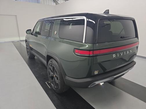 2023 Rivian R1S Adventure