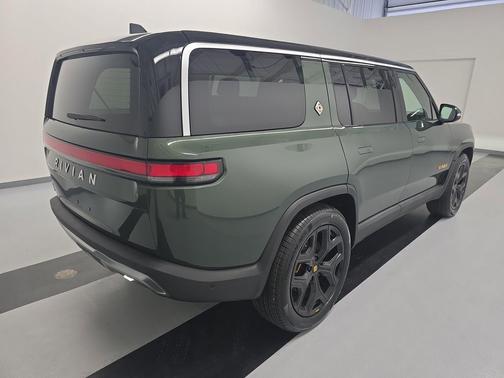 2023 Rivian R1S Adventure